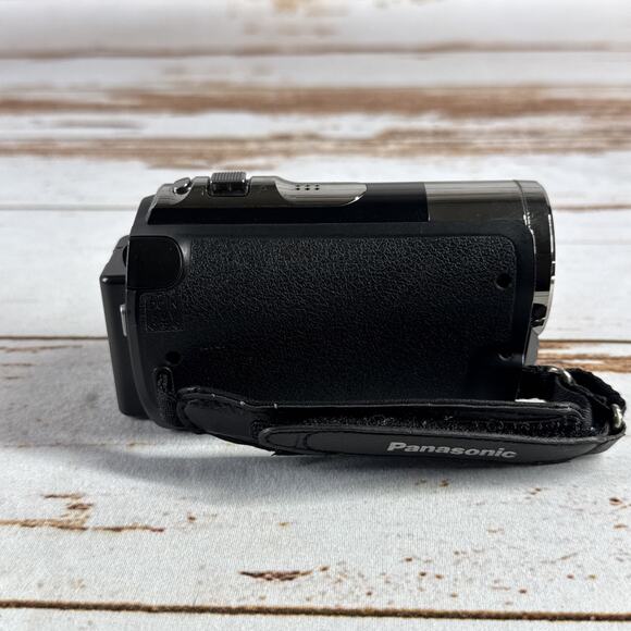 Panasonic SDR-T70 4GB Built-in Memory Camcorder Tested No Battery/Charger - Picture 4 of 8